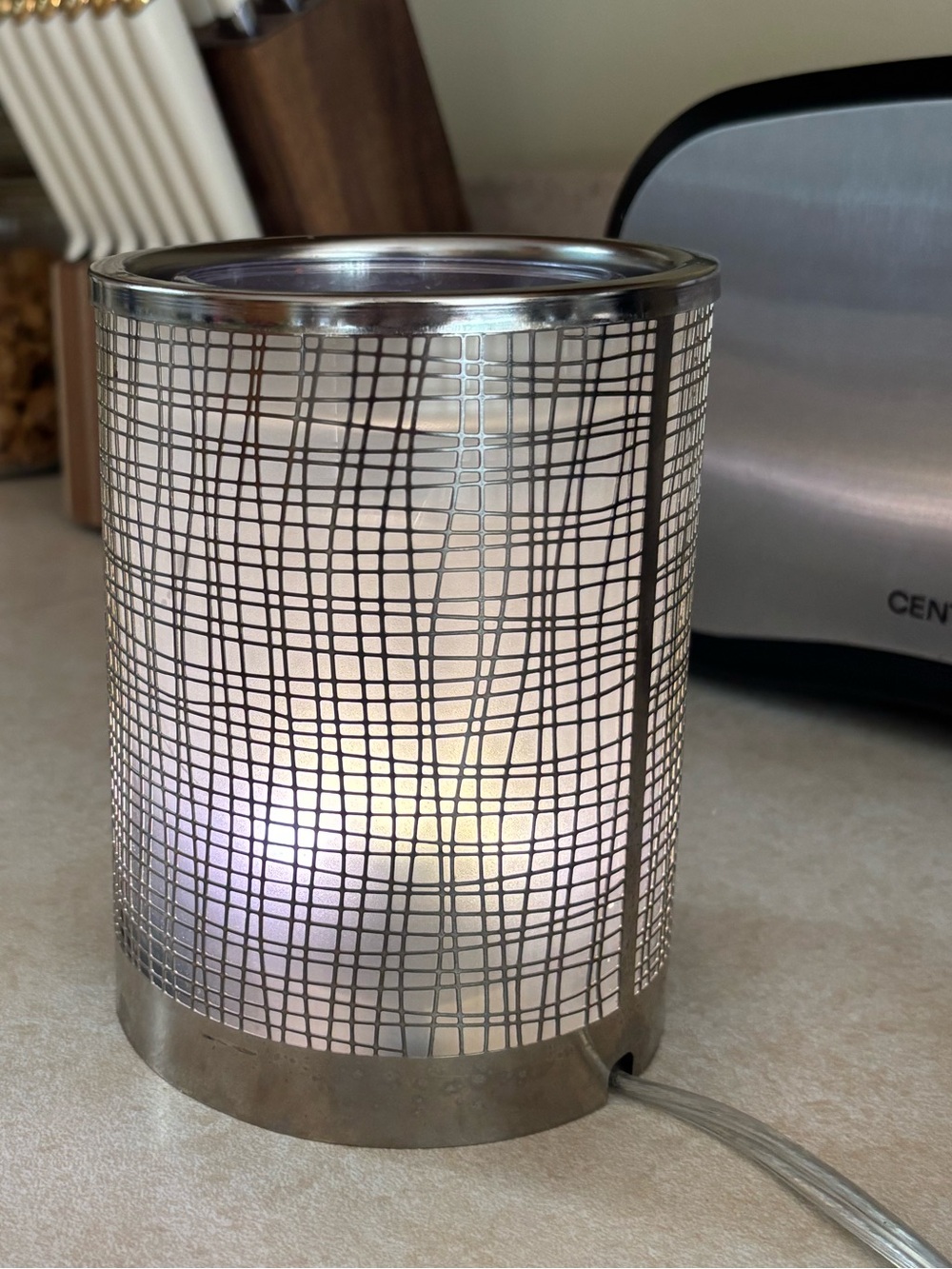 Yankee Candle Crosshatch
Silver LED Electric Wax
Warmer Excellent Condition
